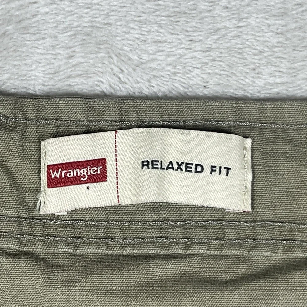 Wrangler Pants Men 40x32 Relaxed Fit Tan Cargo Flex Work Stretch Comfort Ripstop